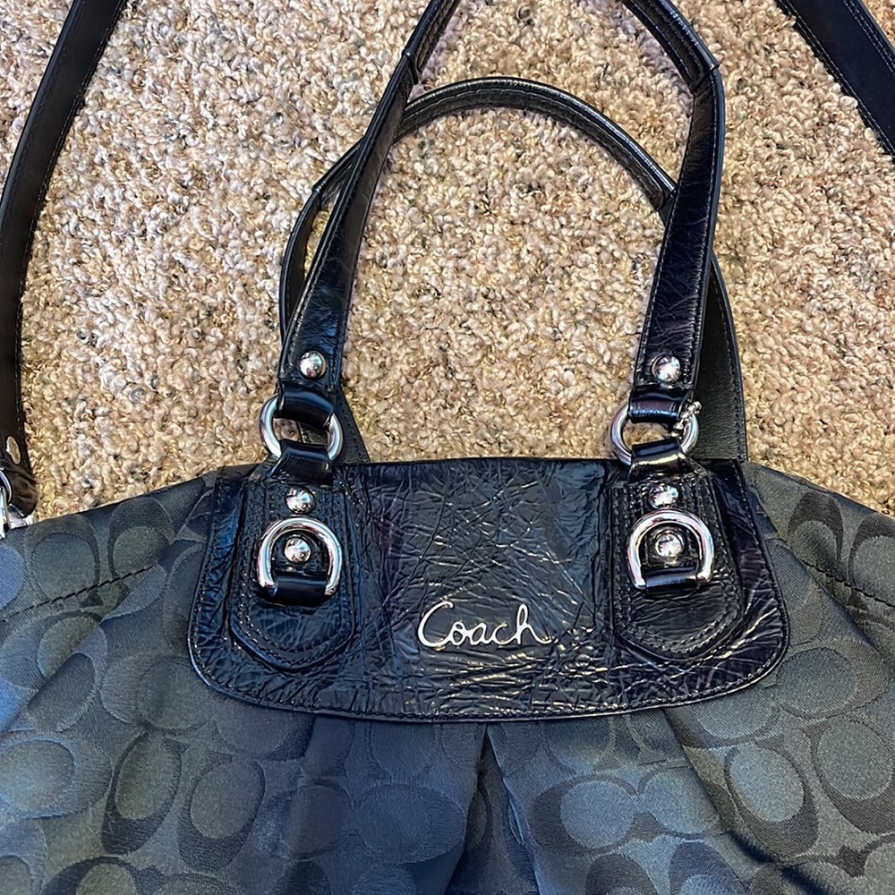 Signature Coach shoulder bag - Picture 2 of 5